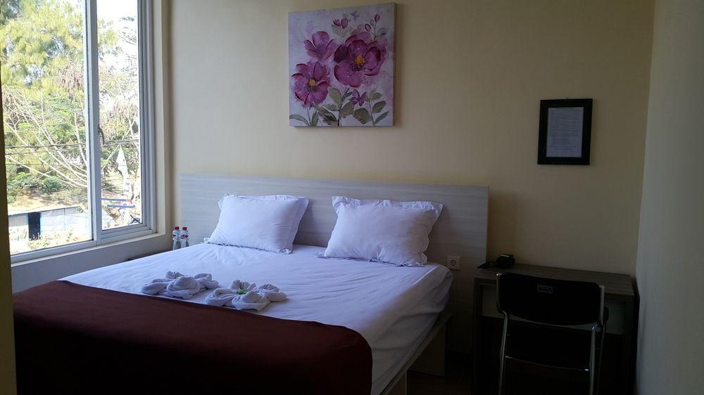 Ambulu Hotel Lojejer Εξωτερικό φωτογραφία