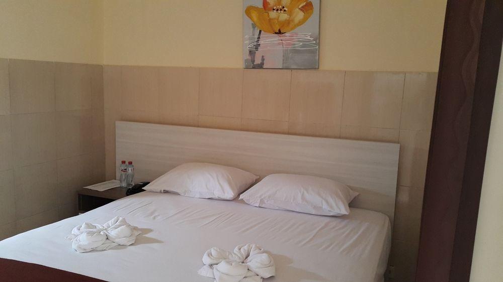 Ambulu Hotel Lojejer Εξωτερικό φωτογραφία