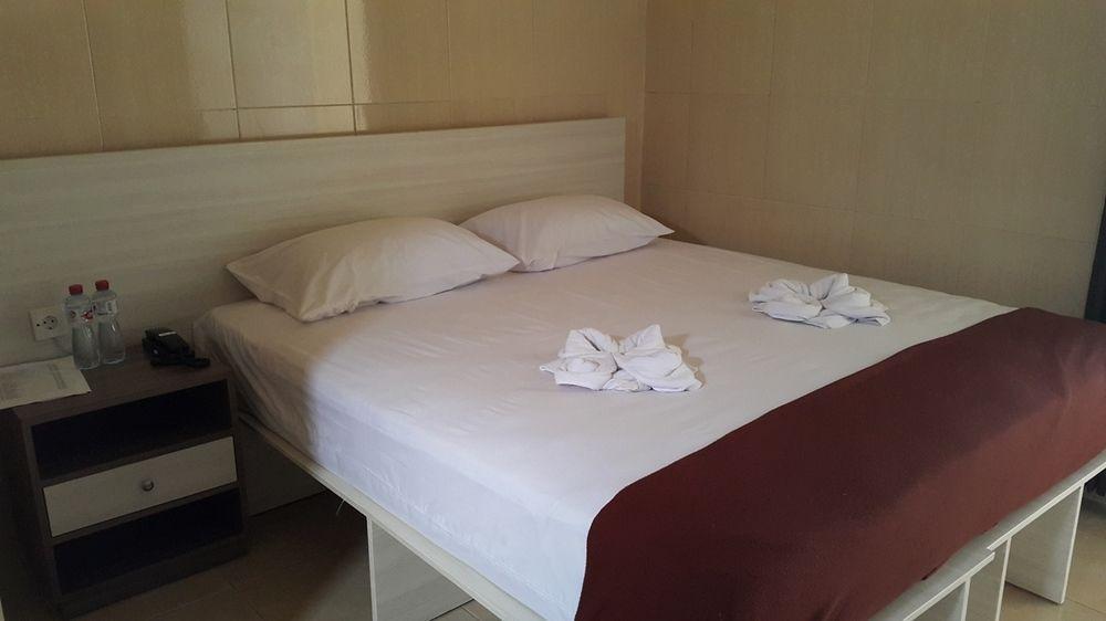 Ambulu Hotel Lojejer Εξωτερικό φωτογραφία